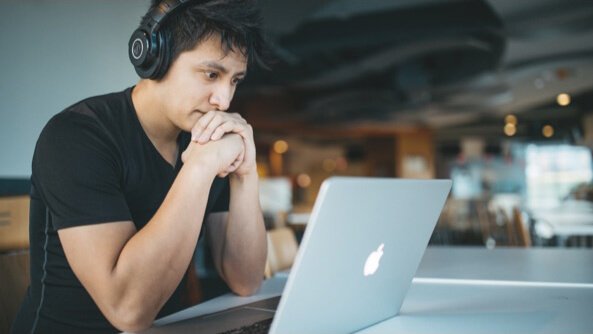 Many startups fail due to avoidable errors. Learn from common pitfalls such as neglecting customer feedback, scaling too quickly, or lacking a clear business model — and how to steer clear of them.